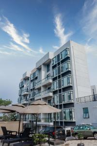 elizabeth golf apartment