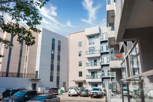 elizabeth golf apartment