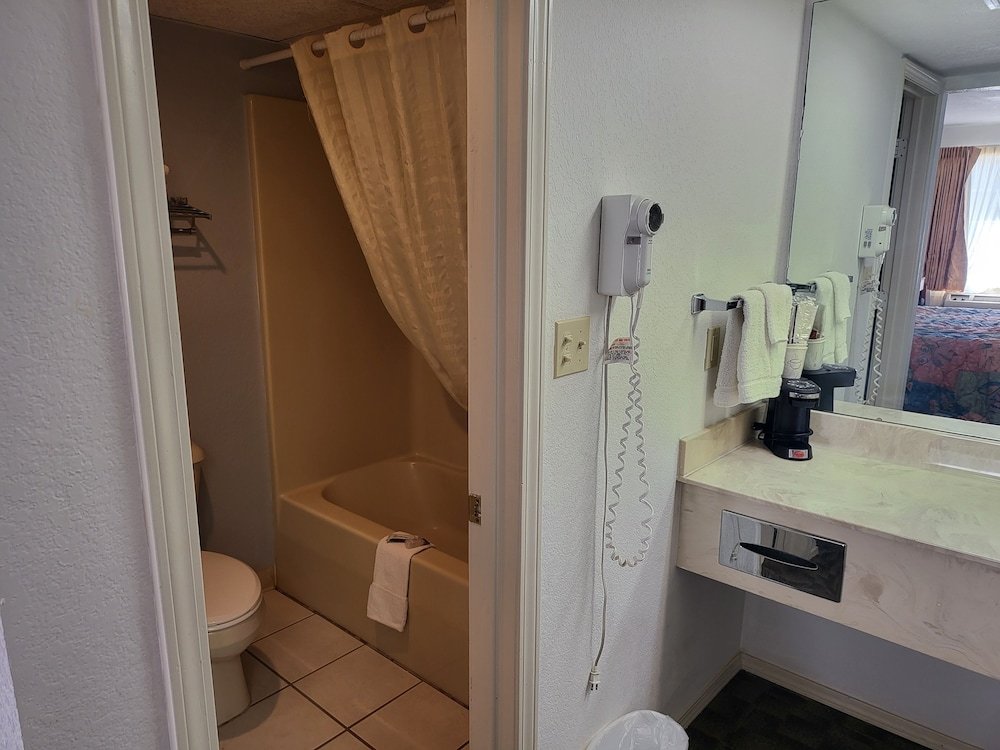 Blue Ribbon Inn And Suites,Near Jay Reynolds Park,3 star