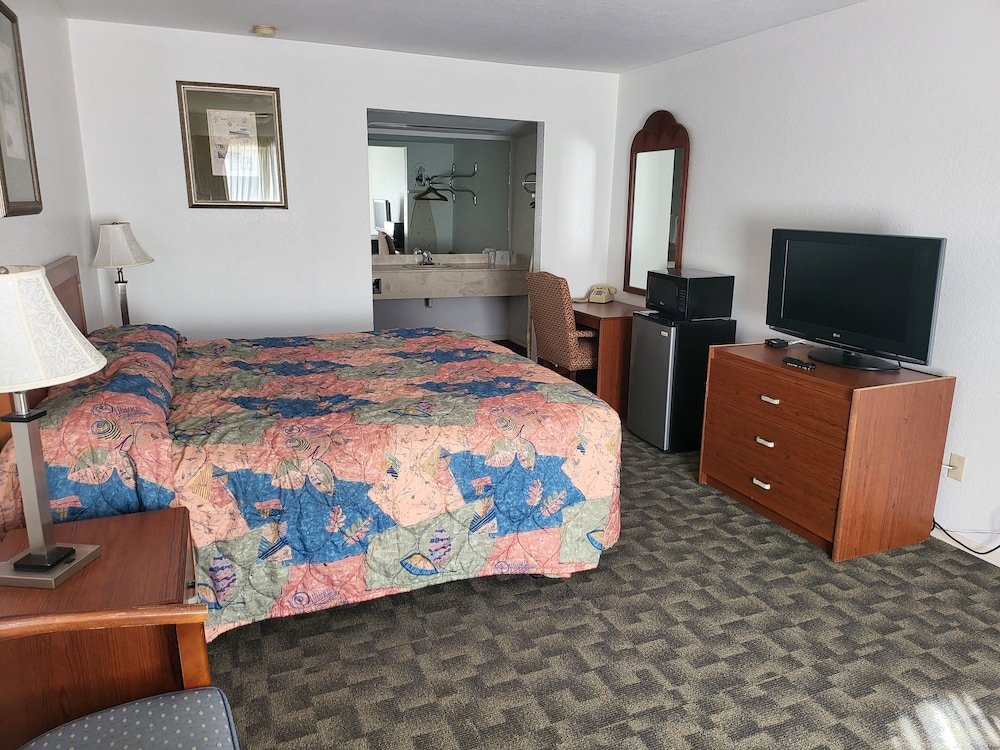 Blue Ribbon Inn And Suites,Near Jay Reynolds Park,3 star