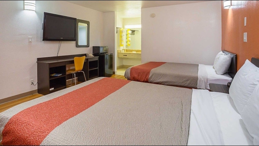 motel 6 brinkley ar