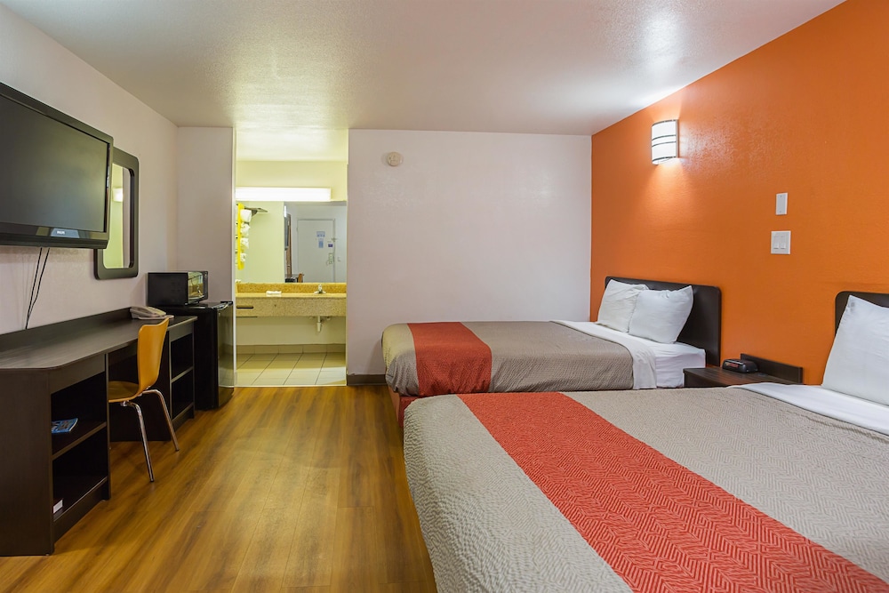 motel 6 brinkley ar