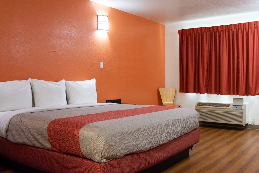 motel 6 brinkley ar