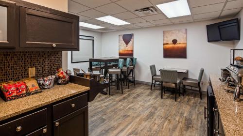 best western brookfield