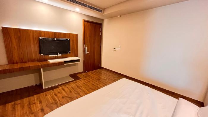 Ip Royal By Qotel - A Luxury Hotel, Laxmi Nagar Delhi,India>>New Delhi,3 star