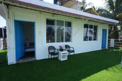 beachouse beachfront cottages and suites