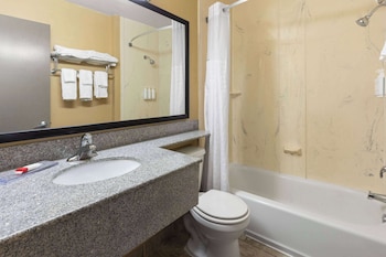 Days Inn By Wyndham Wauseon,Near Fulton County Fairgrounds,3 star