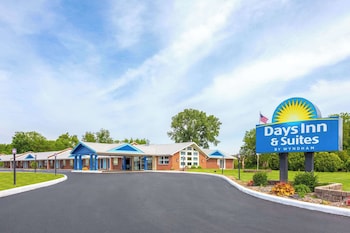 Days Inn By Wyndham Wauseon,Near Fulton County Fairgrounds,3 star