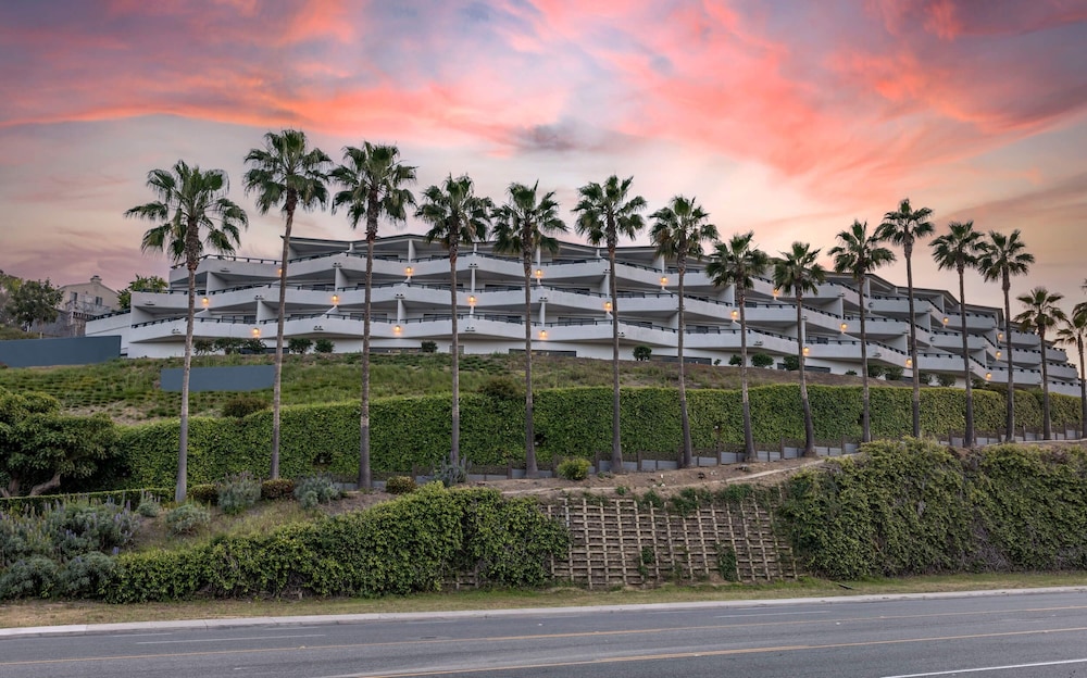 the encinitan hotel and suites