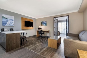the encinitan hotel and suites