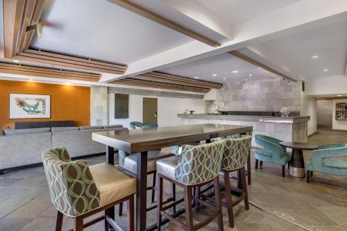 the encinitan hotel and suites