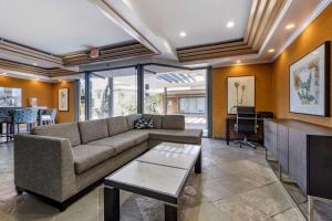 the encinitan hotel and suites