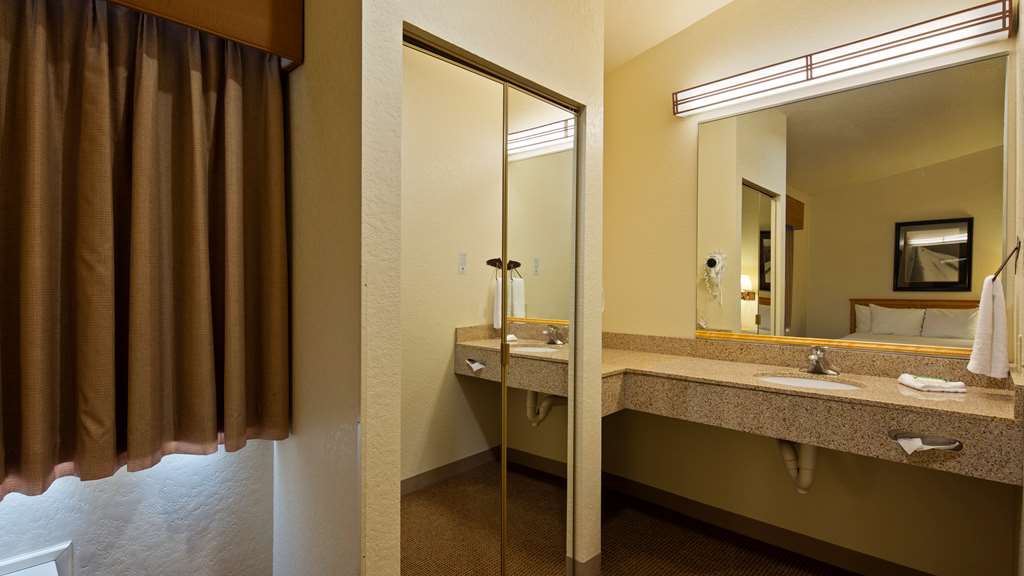 best western golden spike inn and suites