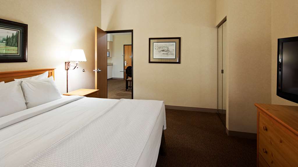 best western golden spike inn and suites