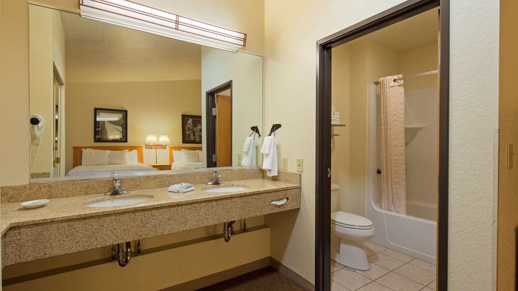 best western golden spike inn and suites