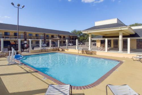 Oyo Hotel Ingleside Tx,2025 State Highway 361,2 star