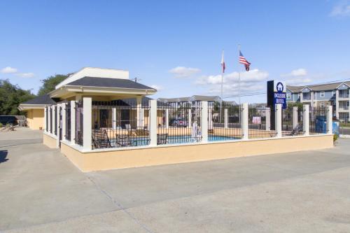 Oyo Hotel Ingleside Tx,2025 State Highway 361,2 star