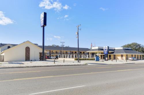Oyo Hotel Ingleside Tx,2025 State Highway 361,2 star