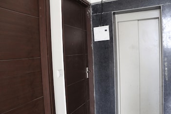 Star Light Inn,New Delhi>>Delhi,2 star