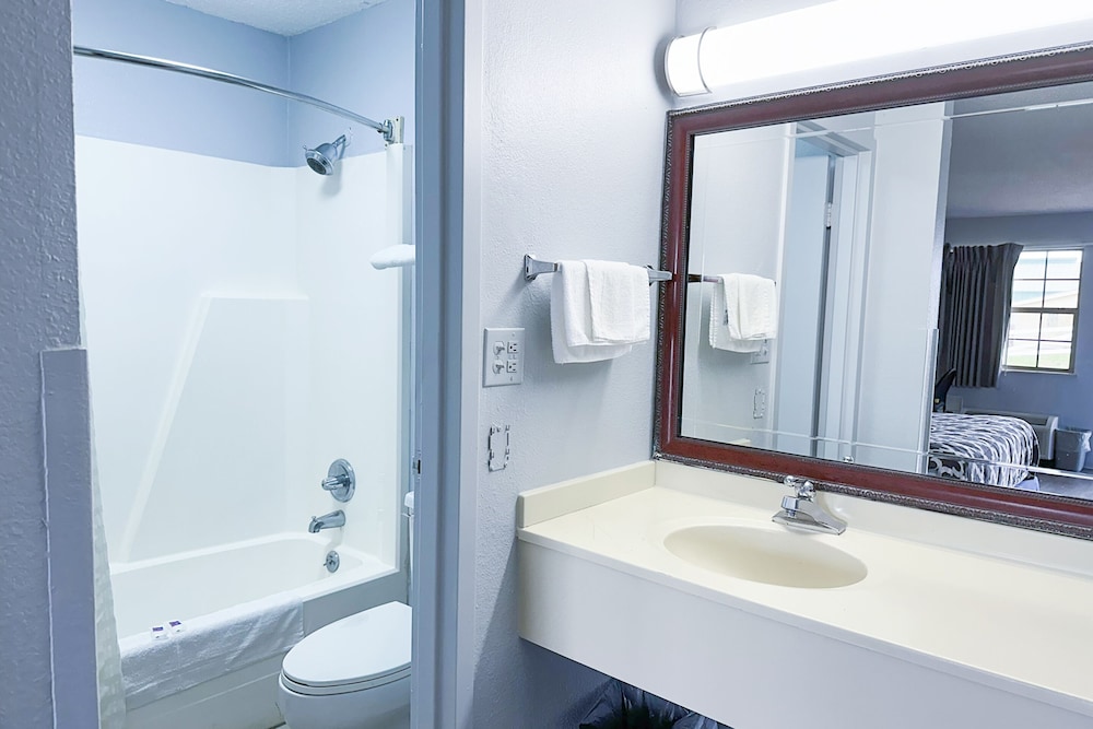 happy stay inn madisonville i 69 by oyo