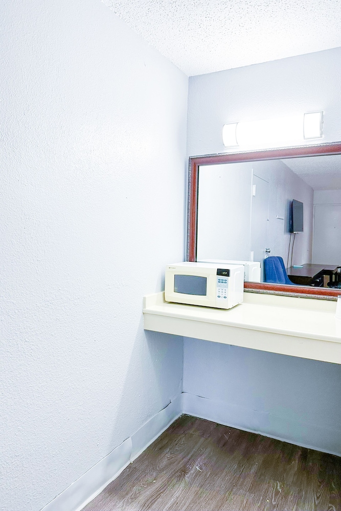 happy stay inn madisonville i 69 by oyo