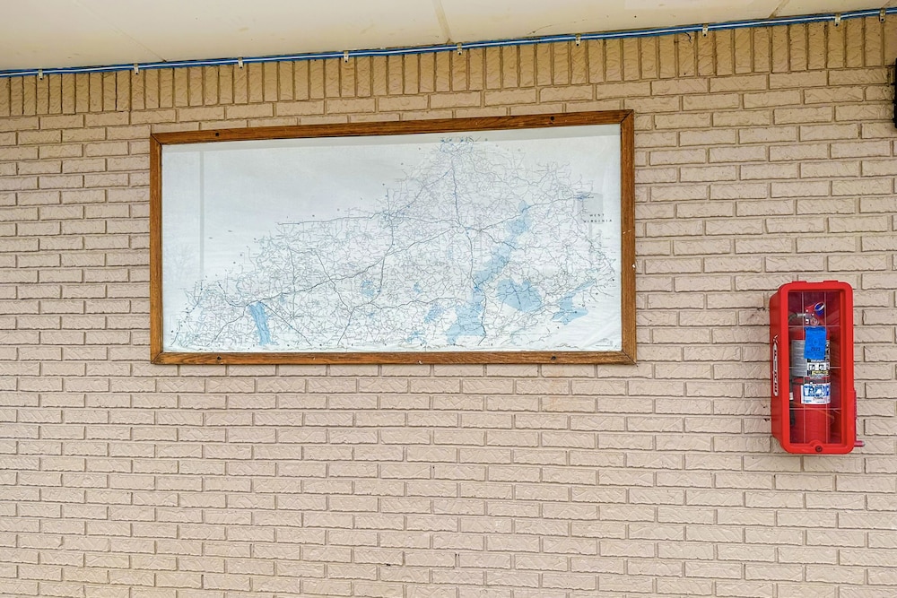 happy stay inn madisonville i 69 by oyo