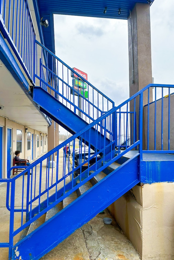 happy stay inn madisonville i 69 by oyo