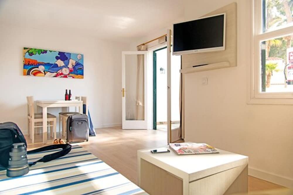 apartamentos cala blanca