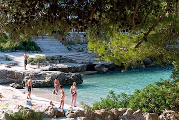 apartamentos cala blanca