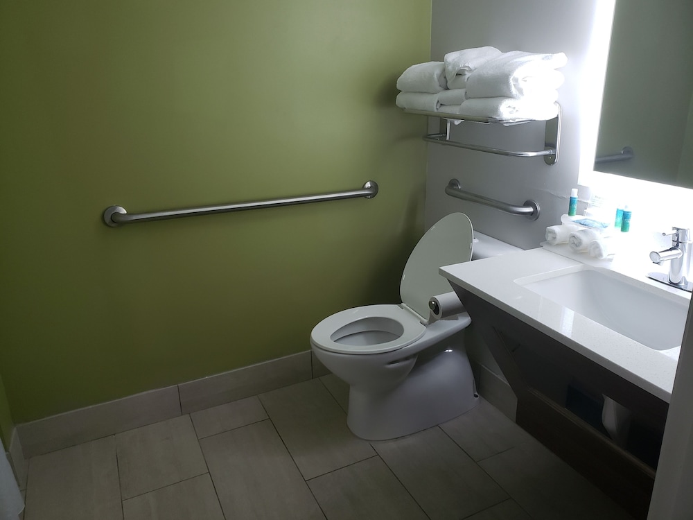 holiday inn express and suites raleigh ne medical