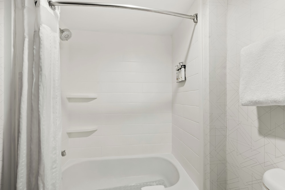 holiday inn express and suites raleigh ne medical