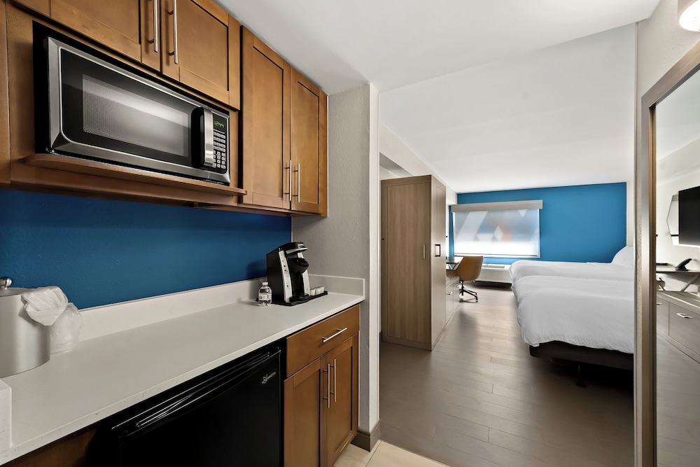 holiday inn express and suites raleigh ne medical
