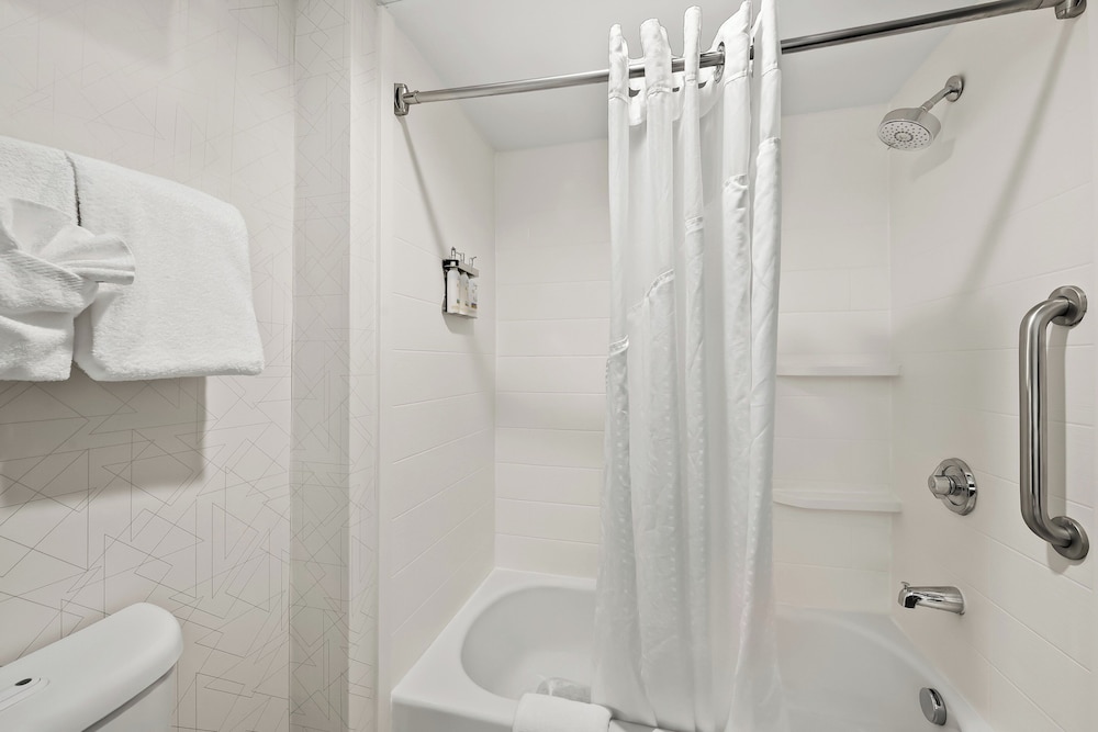 holiday inn express and suites raleigh ne medical