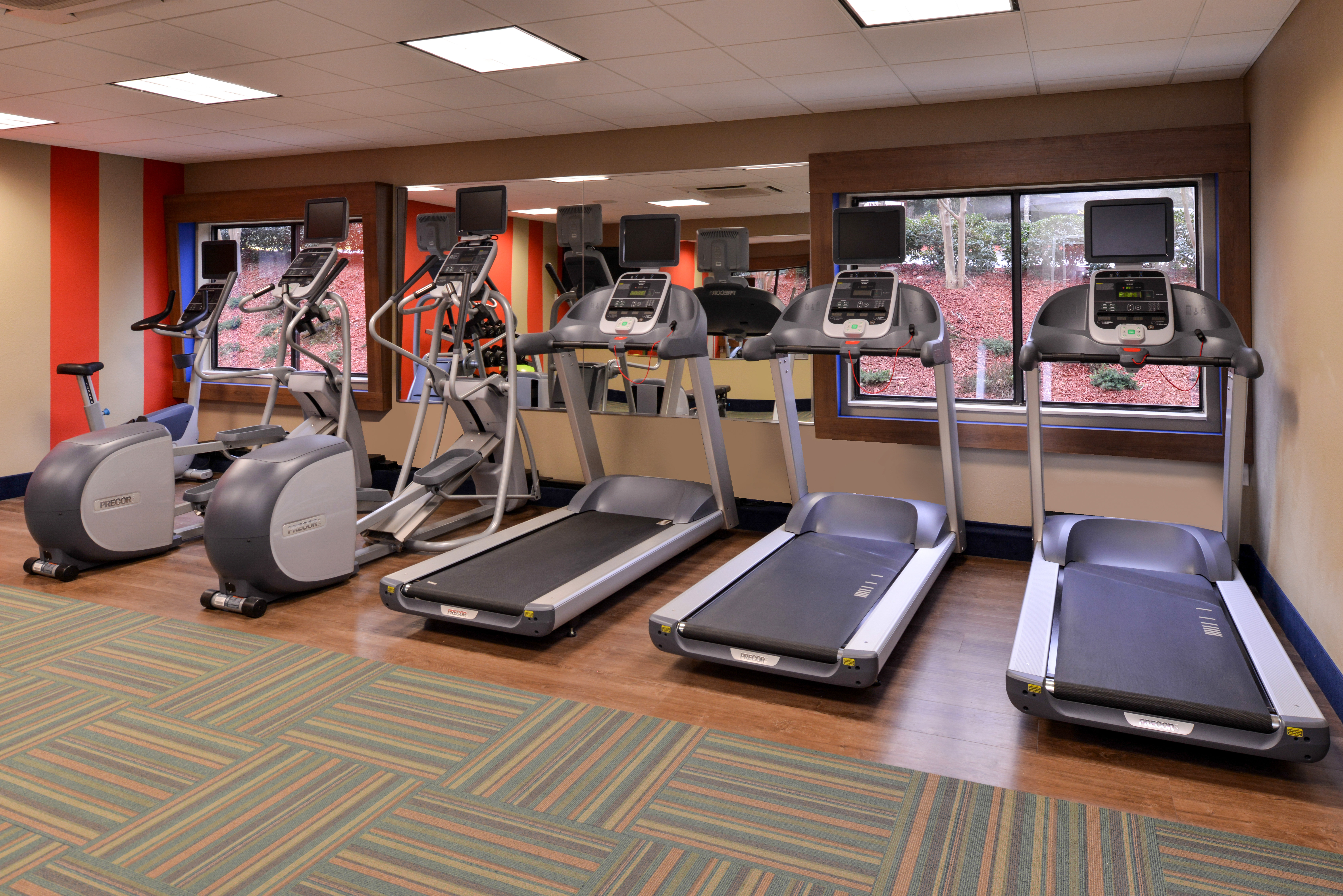 holiday inn express and suites raleigh ne medical