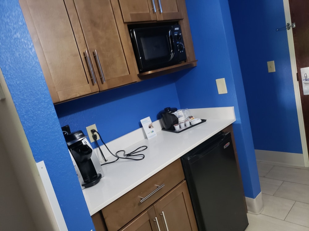 holiday inn express and suites raleigh ne medical