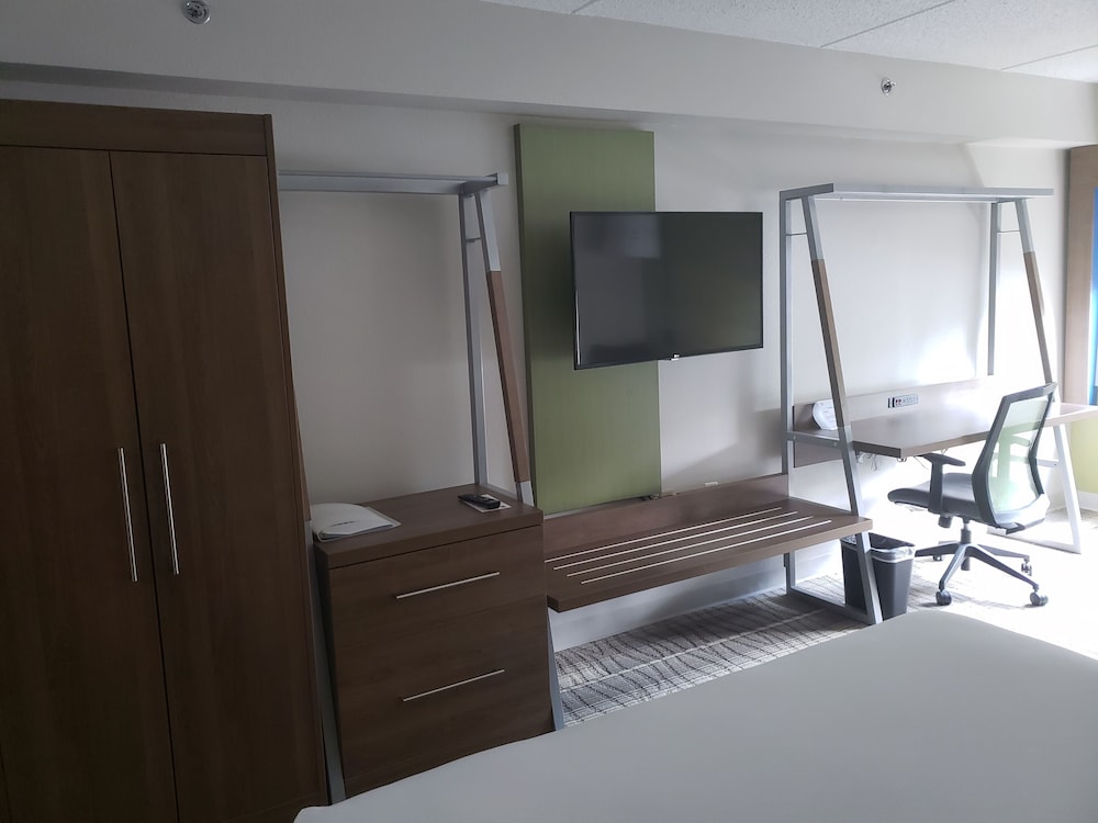 holiday inn express and suites raleigh ne medical