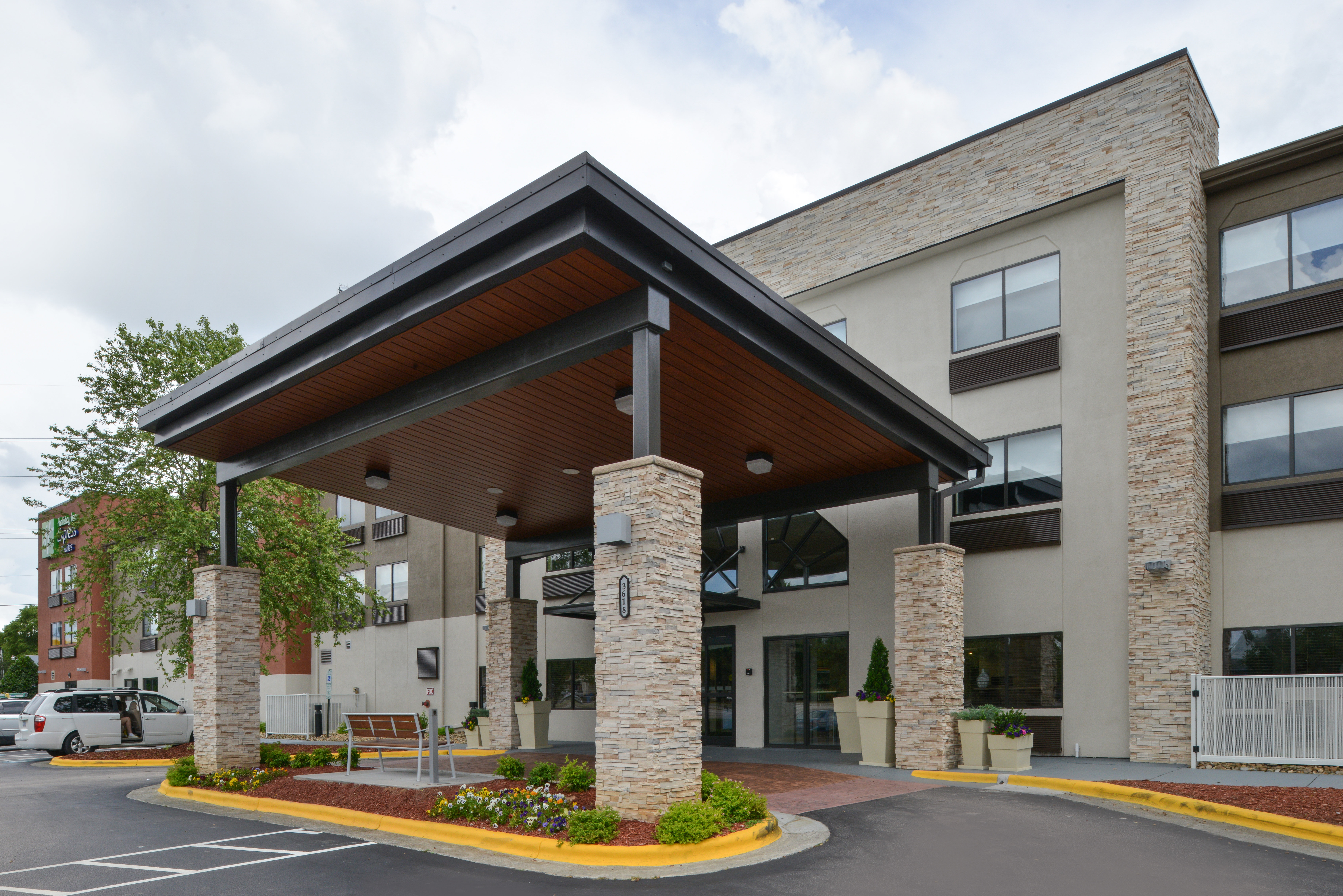 holiday inn express and suites raleigh ne medical
