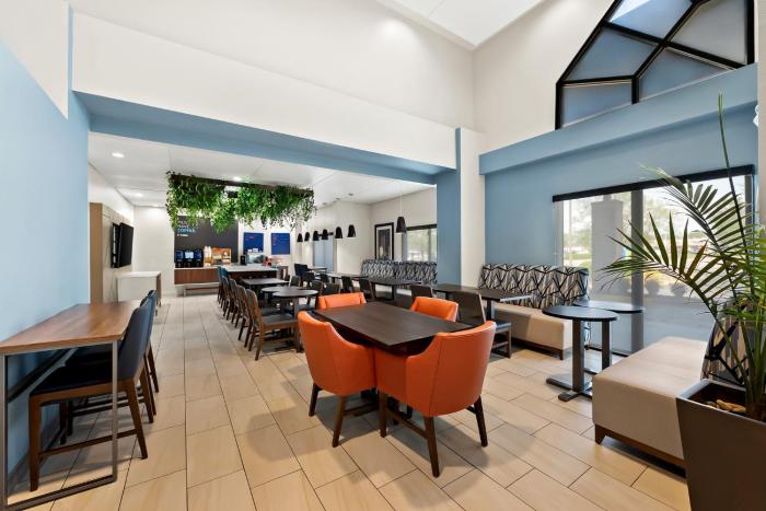 holiday inn express and suites raleigh ne medical