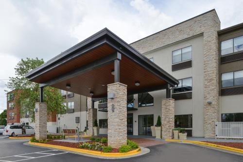 holiday inn express and suites raleigh ne medical