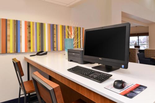 holiday inn express and suites raleigh ne medical