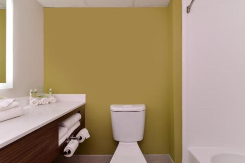 holiday inn express and suites raleigh ne medical