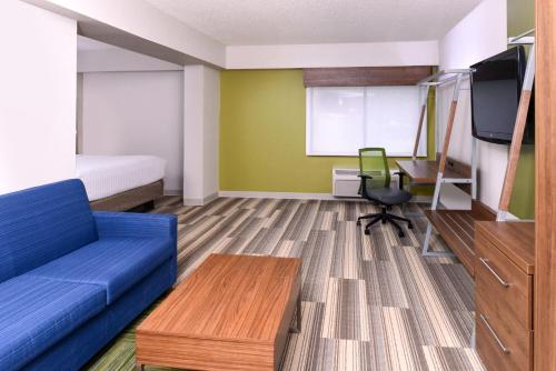 holiday inn express and suites raleigh ne medical