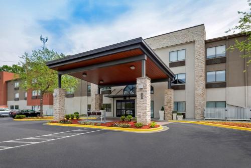 holiday inn express and suites raleigh ne medical