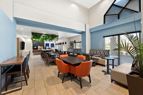 holiday inn express and suites raleigh ne medical