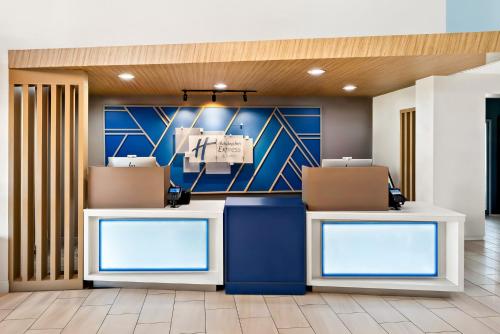 holiday inn express and suites raleigh ne medical