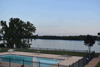 Super 8 By Wyndham Riverside Al,Birmingham>>Anniston,2 star