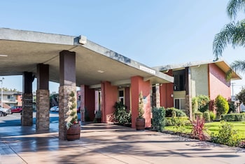 Days Inn & Suites By Wyndham Lodi,Near Lodi Chamber Of Commerce,3 star