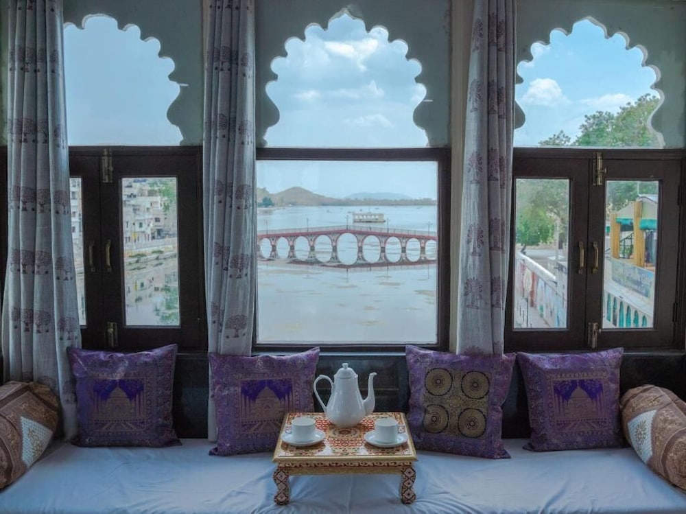 hide in udaipur