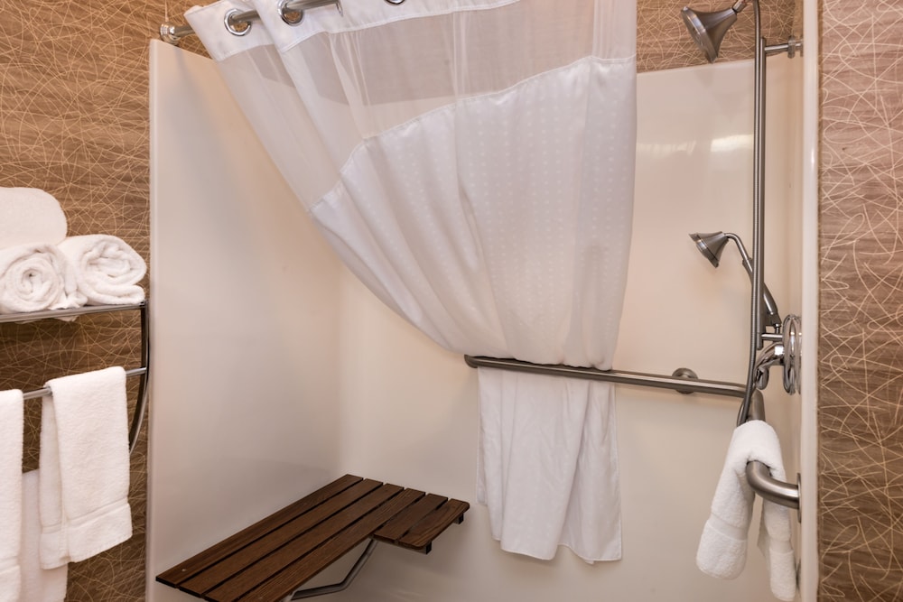 holiday inn express and suites bucyrus by ihg