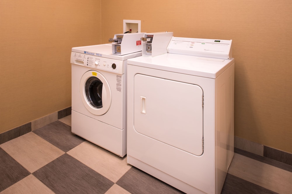 holiday inn express and suites bucyrus by ihg